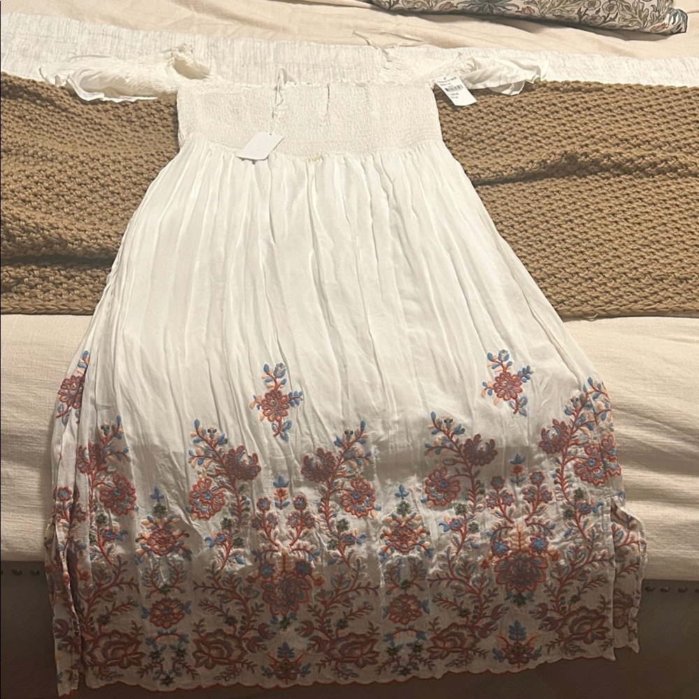 Elegant White Floral Maxi Dress